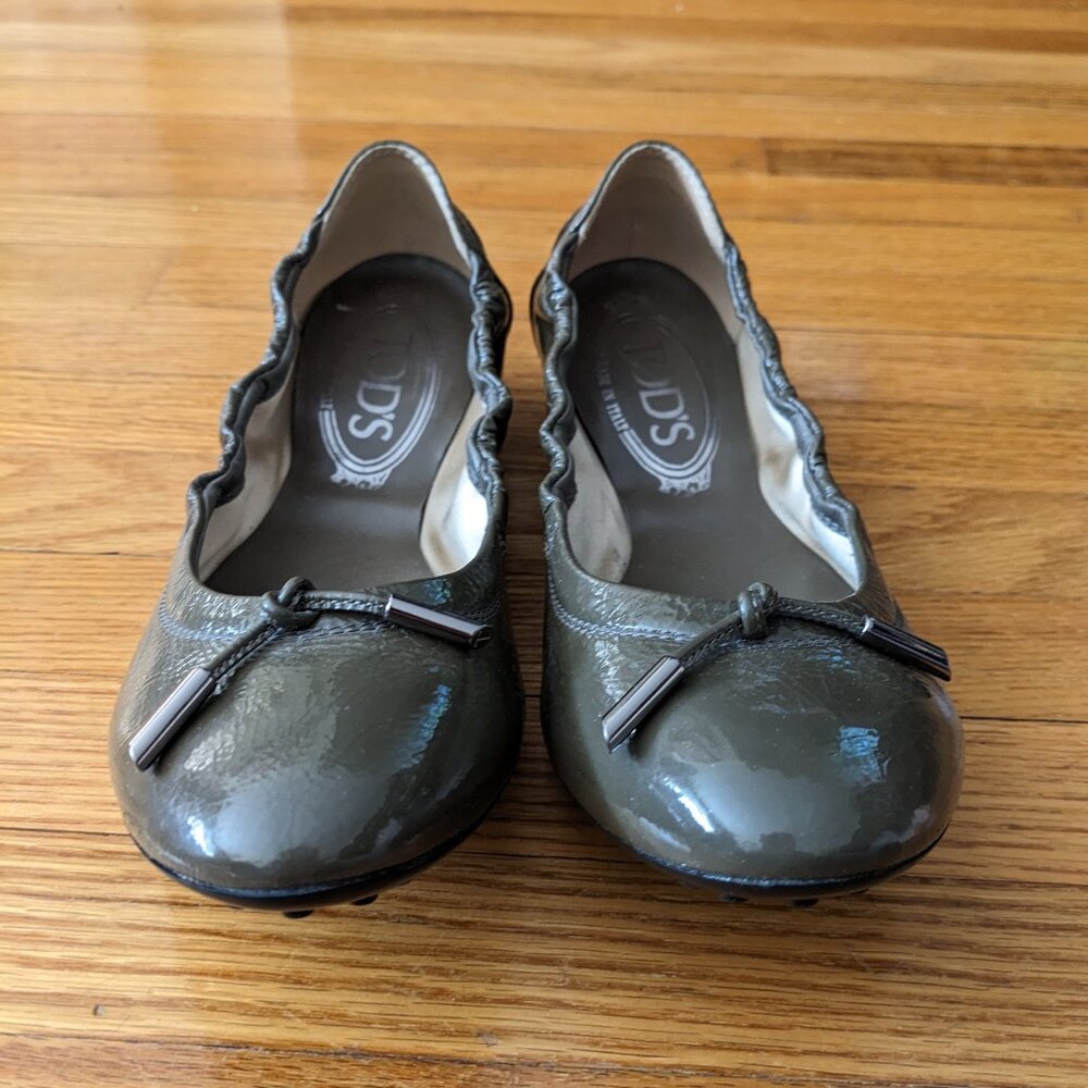 Tod's Olive Patent Flats (like new)